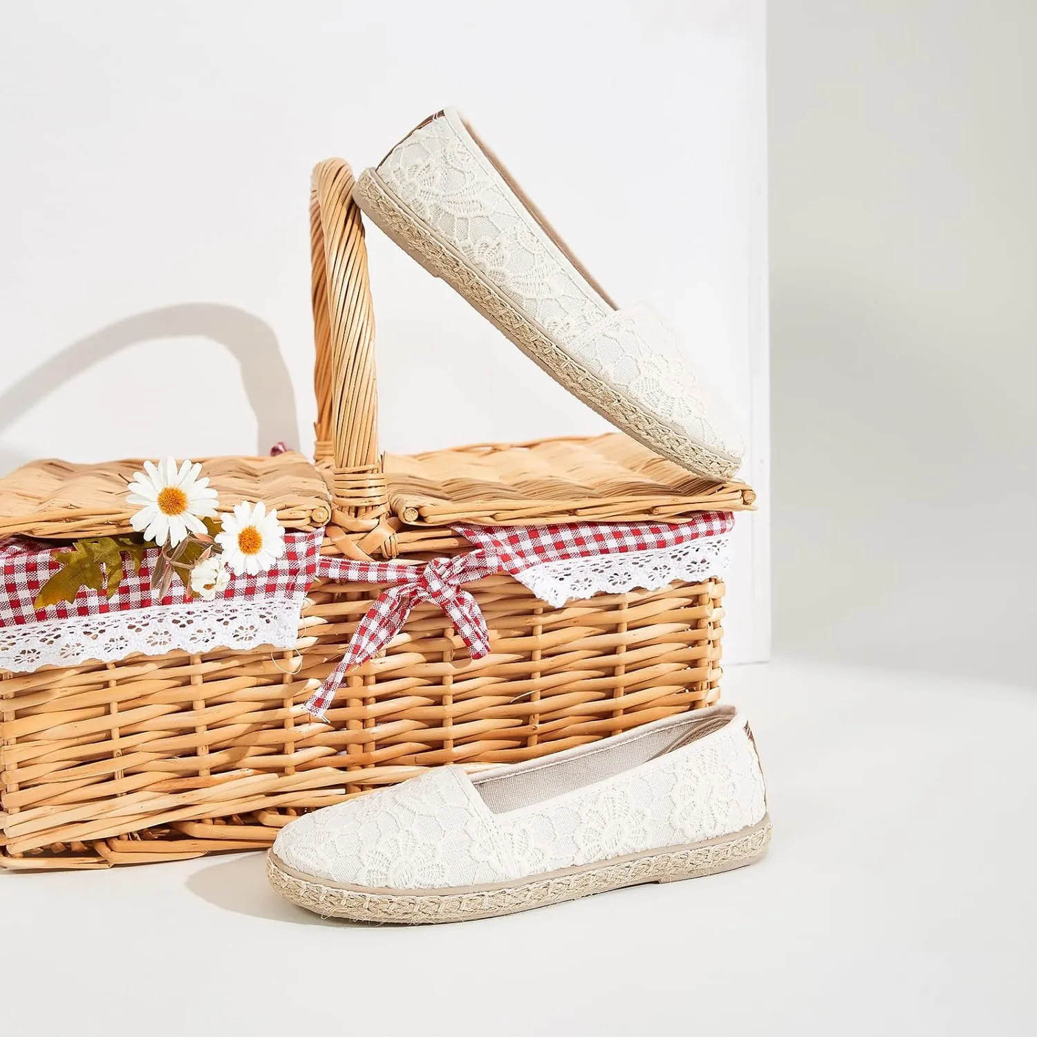 BABUDOG Women's Black Flats with Flower Embroideried,White Lace Ballet Flats,Comfortable Dress Flats