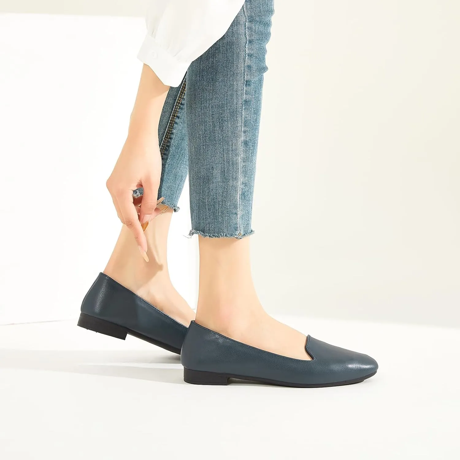 BABUDOG Womens Flats with Synthetic Leather,Classic Black and White Flats Shoes,Dress Shoes for Women