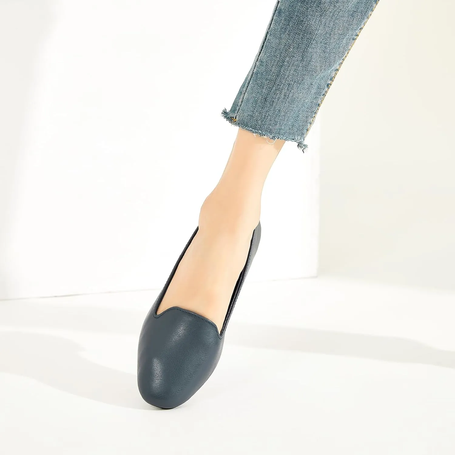 BABUDOG Womens Flats with Synthetic Leather,Classic Black and White Flats Shoes,Dress Shoes for Women
