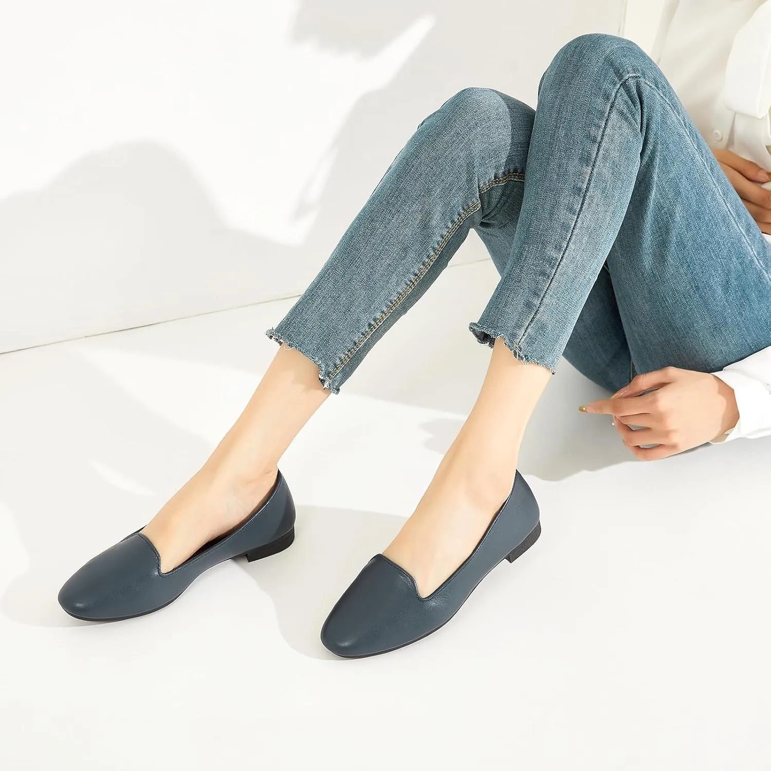 BABUDOG Womens Flats with Synthetic Leather,Classic Black and White Flats Shoes,Dress Shoes for Women