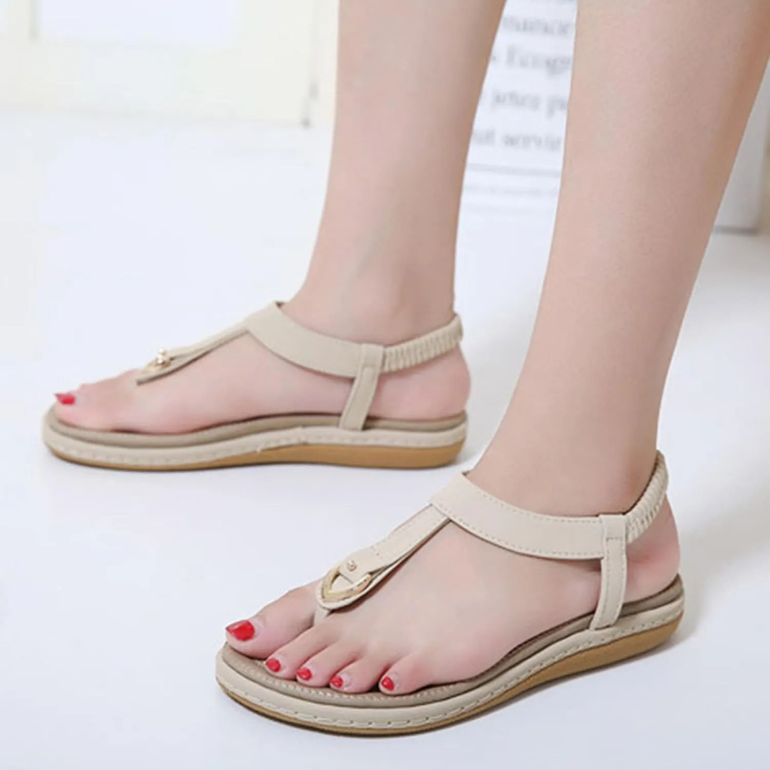 Flip Flops for Women Comfortable Open Toe Soft Cushion Flat Sandals Summer Dressy Clip Toe Leather Upholstery T-Strap Flip Flop Thong Sandals