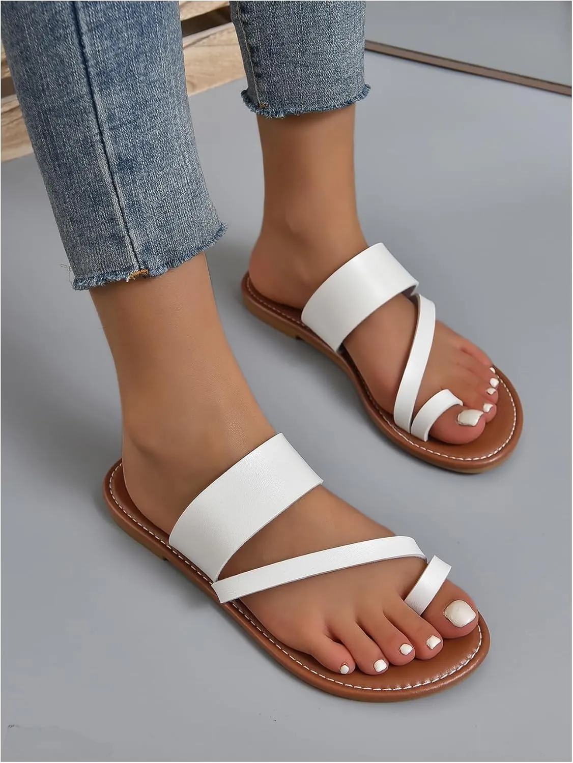 GORGLITTER Women's Cross Strappy Leather Flats Sandal Cute Dressy Toe Ring Open Toe Slip on Slide Sandals
