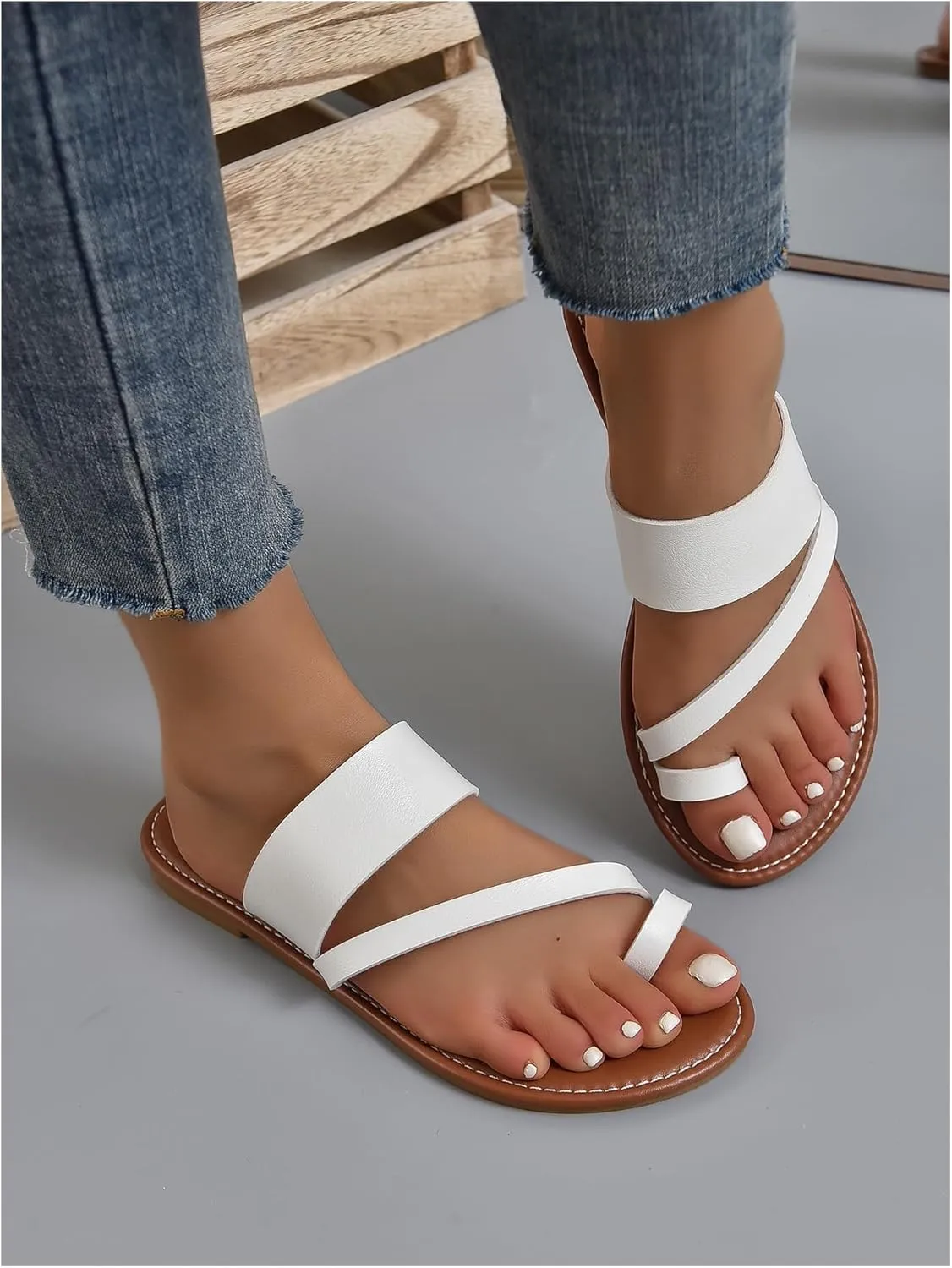 GORGLITTER Women's Cross Strappy Leather Flats Sandal Cute Dressy Toe Ring Open Toe Slip on Slide Sandals