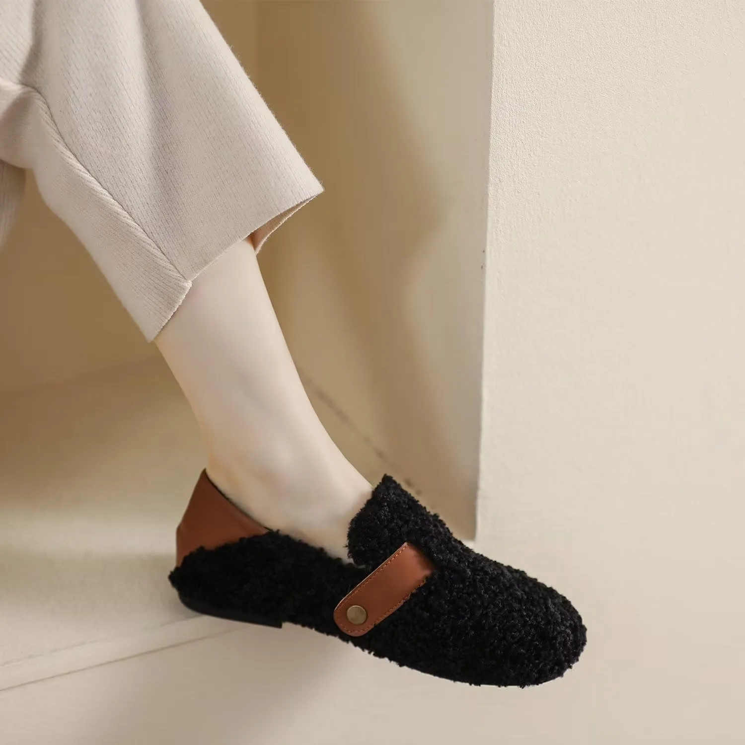 Hee grand Winter Faux Fleece Cozy Flats for Women Fur Lining Warm Fuzzy Soft Flats Anti-Slip Sole Indoor/Outdoor