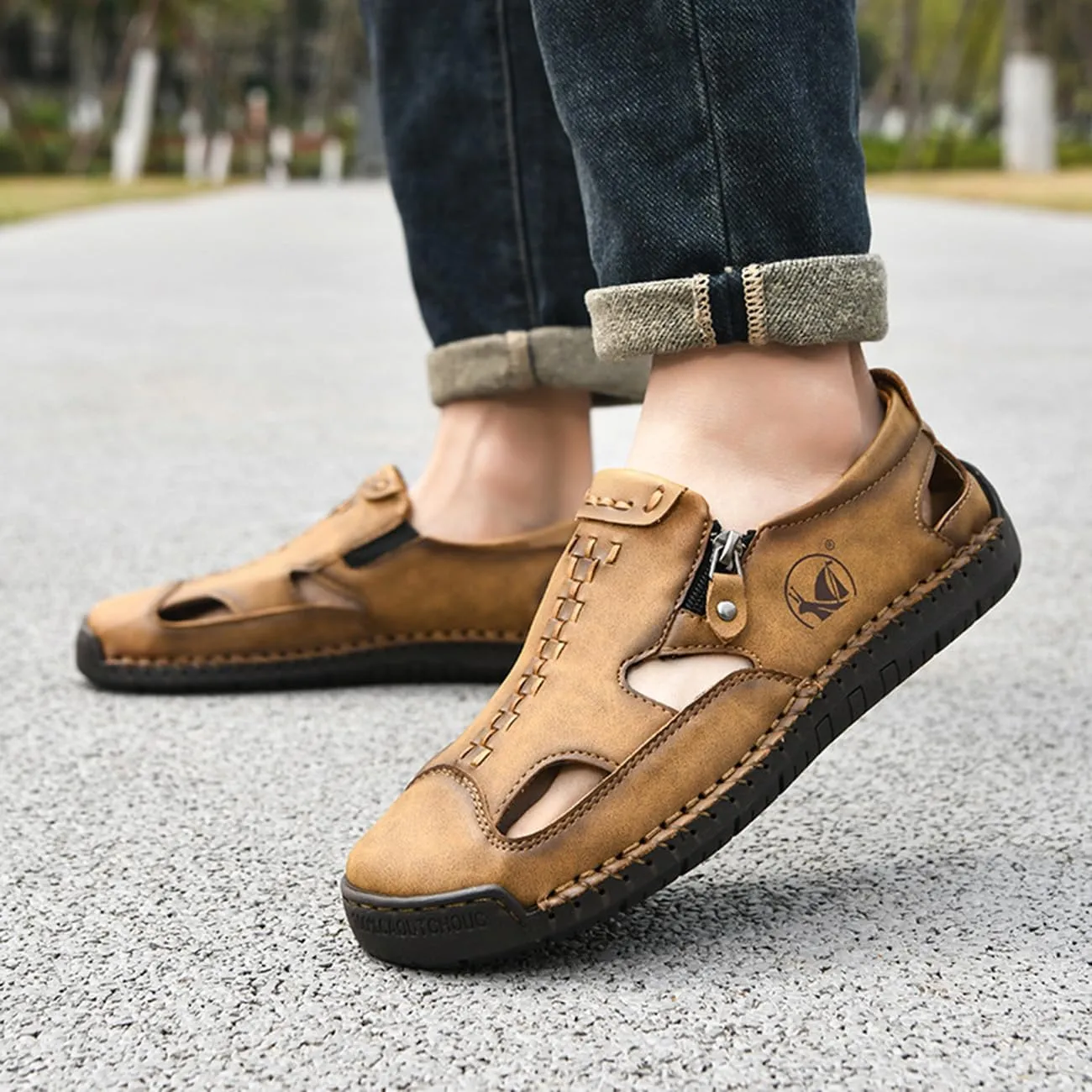 Men's Closed Toe Leather Sandals Non-Slip Beach Hiking Shoes Summer Casual Hollow Out Loafer for Daily Wear
