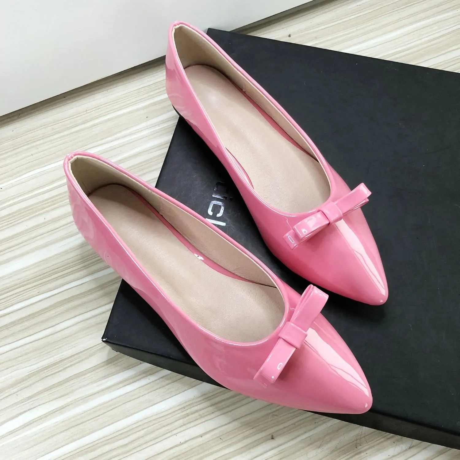 SAILING LU Casual Flat Shoes for Women Comfortable Slip-ons Loafers Women Moccasins Pointed Toe Ballerina Walking Flats Shoes Wear to Work