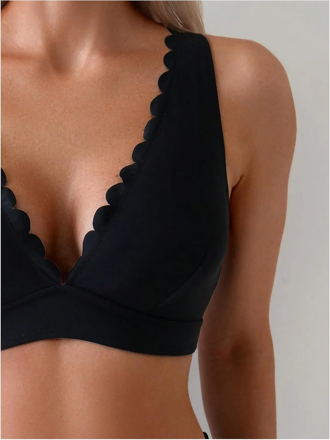 Women's 2 Piece Scallop Trim Bathing Suit V Neck High Cut Bikini Set Wireless Swimsuit