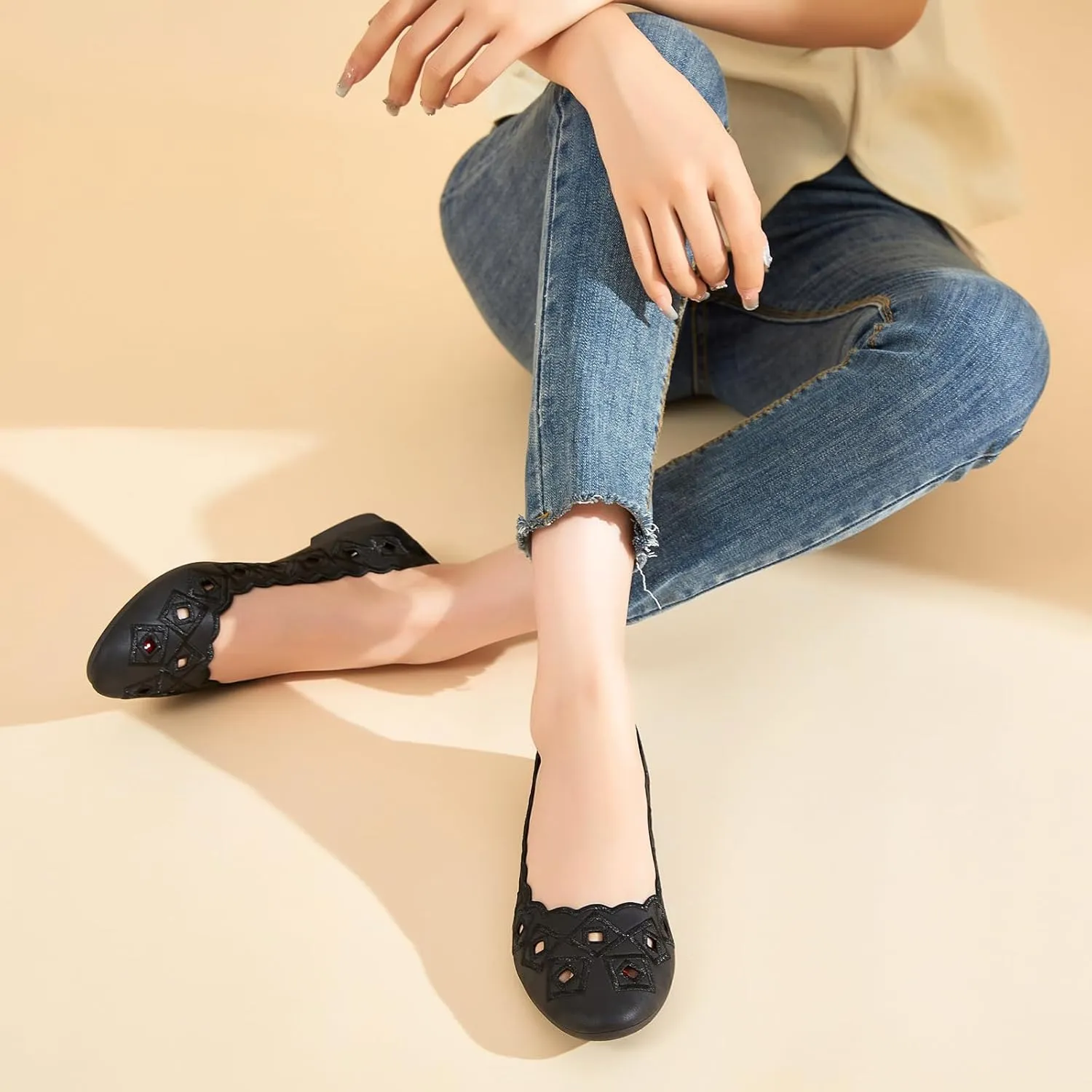 Women's Ballet Flats Shoes with Breathable Eyelet,Black and White Dress Shoes for Women,Soft Memoery Foam Flats for Women