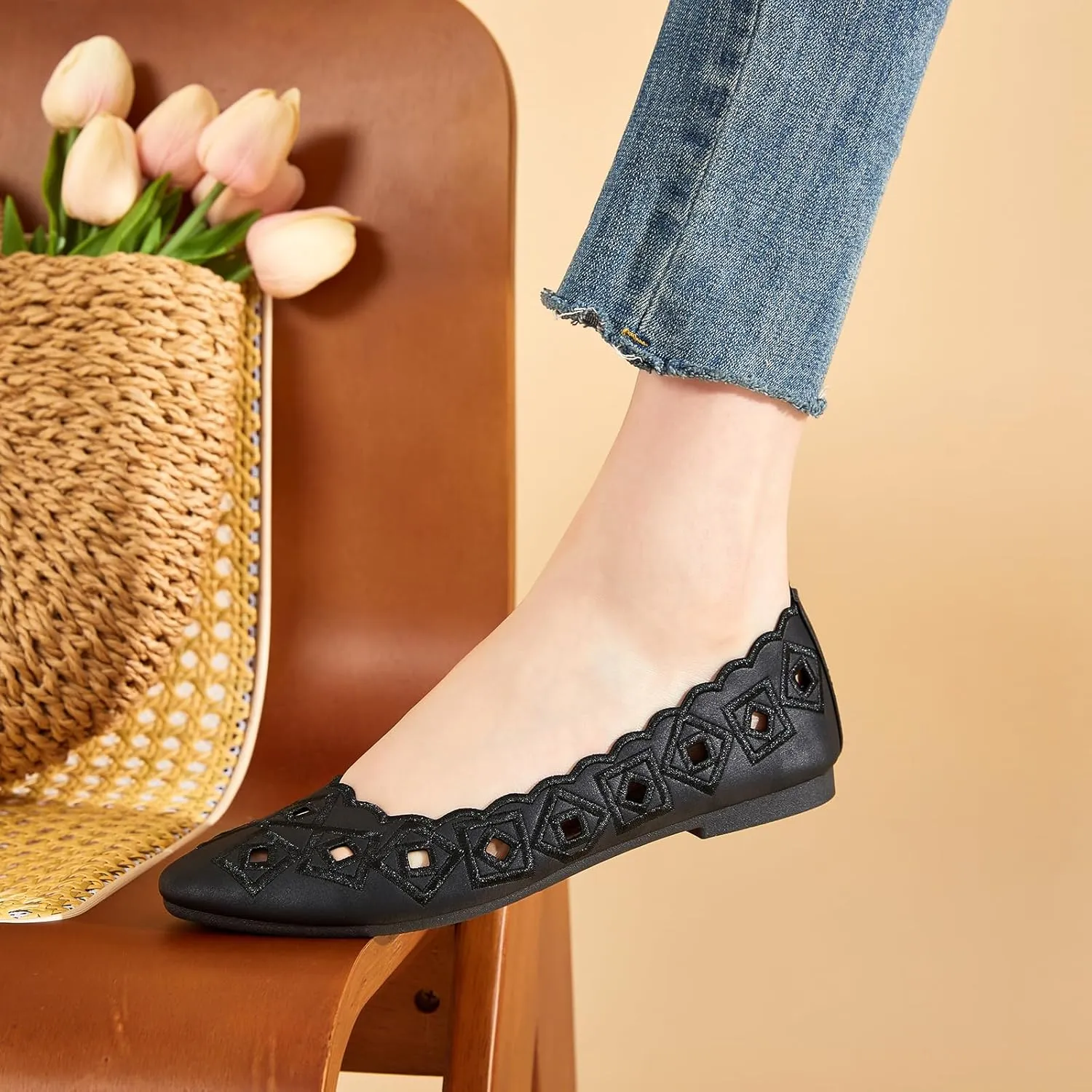 Women's Ballet Flats Shoes with Breathable Eyelet,Black and White Dress Shoes for Women,Soft Memoery Foam Flats for Women