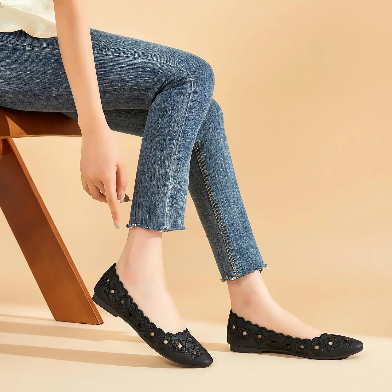 Women's Ballet Flats Shoes with Breathable Eyelet,Black and White Dress Shoes for Women,Soft Memoery Foam Flats for Women