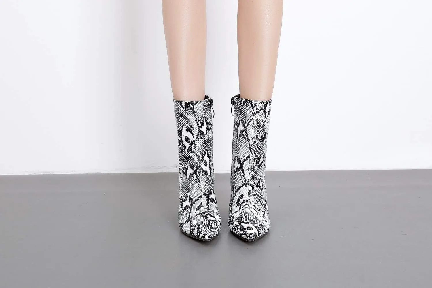 Womens Pointed Ankle Boots With Block Heels In Snake Print Bootie