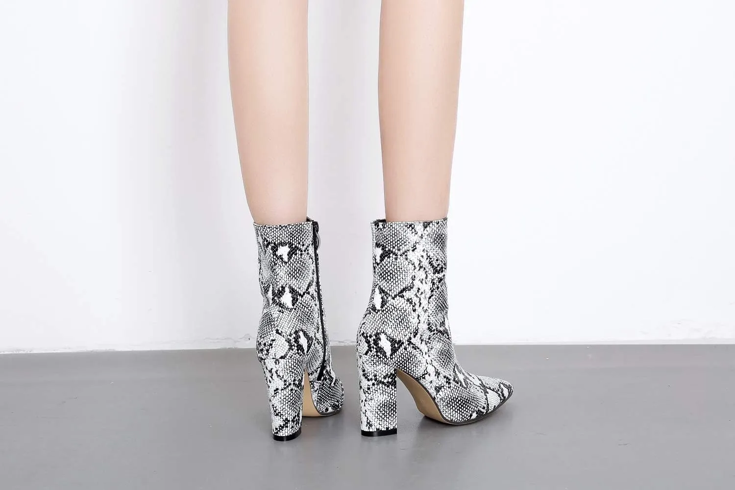 Womens Pointed Ankle Boots With Block Heels In Snake Print Bootie